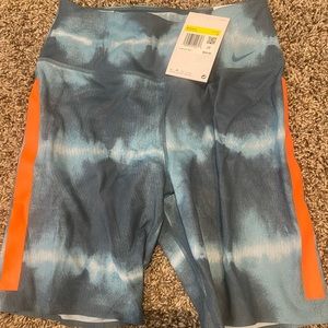 Women’s NEW Nike Size Small One Luxe Mid Rise Tight Fit Shorts